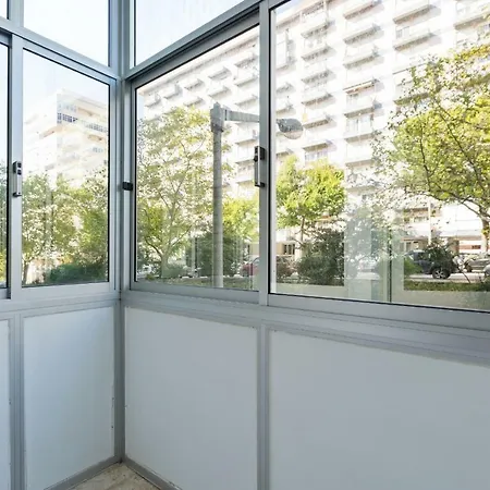 Beautiful 2 Bed Apt, Sleeps 6 Nr Benfica Lejlighed *