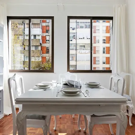 Beautiful 2 Bed Apt, Sleeps 6 Nr Benfica Lejlighed Lisboa