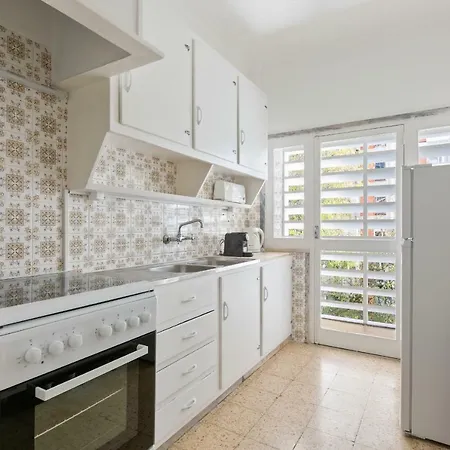 Beautiful 2 Bed Apt, Sleeps 6 Nr Benfica Lisboa