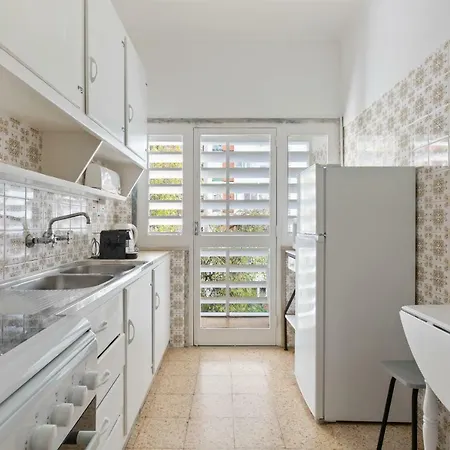 Beautiful 2 Bed Apt, Sleeps 6 Nr Benfica * Lisboa