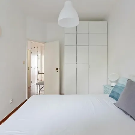 Lejlighed Beautiful 2 Bed Apt, Sleeps 6 Nr Benfica Lisboa