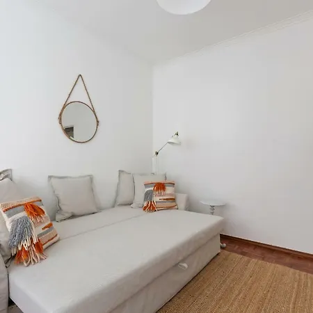 Beautiful 2 Bed Apt, Sleeps 6 Nr Benfica Lejlighed